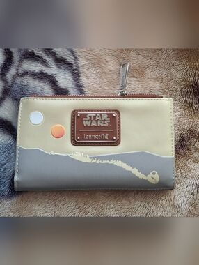 Star Wars Loungefly Cream & Gray Zip Wallet